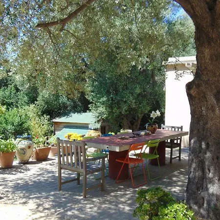 Les Oliviers Couette-café